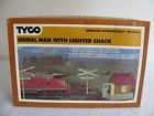 928-800 Tyco Ho Scale Operating Crossing Signal Man Lighted Shack Ex