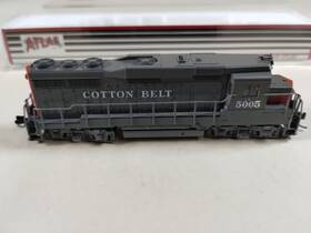 5005 Atlas 4711 N Scale Dc #4711 Emd Gp30 Cotton Belt Road #5005. Mtl Knuckle Couplers