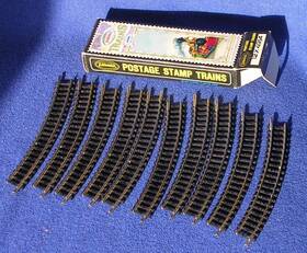 4914 Aurora Postage Stamp N Gauge Curved Track Ex