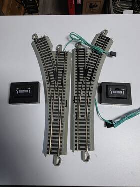 44561 Bachmann 44562/44561 Pair Of Bachman Ho Ez Track Remote Switches Left And Right/with Controllers