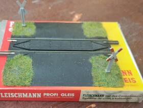 Fleischmann 005575061971 6197 Grade Crossing With Signs