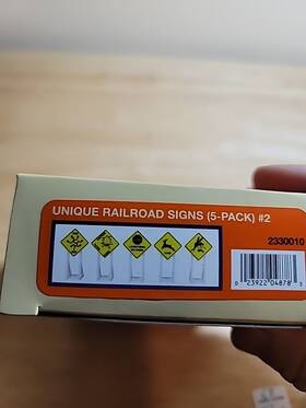 2330010 Lionel Fastrack Unique Railroad Signs #2 5pk Train Reindeer Crossing
