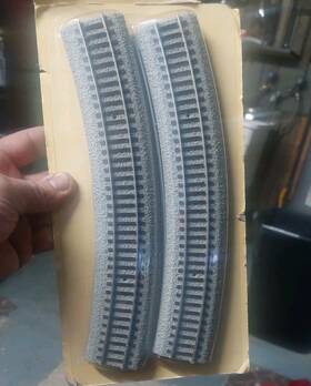 871818020-265 Lionel Lnl871818010 Ho Magnelock Curved Train Track 4 Pack Brand New