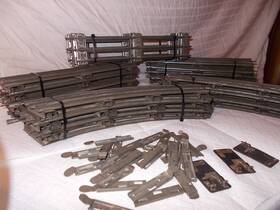 U-122 Lionel Huge Layout Of Standard Gauge Track 36 Pieces And Clips Lot#u-122