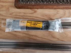 11-112 Micro Engineering N Scale Bridge Flex Track Code 55 Pre-owned