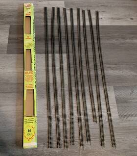 Model Power 037135049017 And Atlas N Gauge Superflex Train Track 9 Pieces Total Curvable 29 Inch