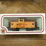 Bachmann Ho Scale Red Yellow Union Pacific Freight Train Caboose Up 25743. Fixed Price $16.99.