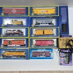Ahm Life-like Ho 13PC Mixed Lot Union Pacific Cars Track Dc Transformer Pack.. Fixed Price $119.75.