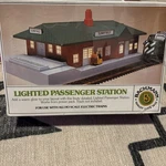 Bachmann 46217 Ho Scale Lighted Passenger Station Sunnyvale Trackside Building. Fixed Price $24.50.