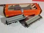Lionel Ho Scale 0301 Prr Unloading Cars And 0900 Remote Control Platform. Fixed Price $33.00.