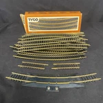 Tyco Ho Scale Vtg Electric Train Straight/curve Track/switch W/ Box 26PC. Fixed Price $40.00.