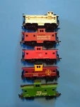 Ho Scale Lot Of 5 Cabooses. Fixed Price $13.50.