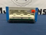 Bachmann Ho Quaker State #746 40 3-DOME Tank Car 17137. Fixed Price $14.99.