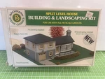 Bachmann 2552 Split-level House Building & Landscaping Complete Open Box. Fixed Price $19.00.